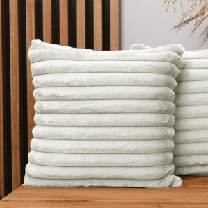 Dekoracyjna poszewka na poduszkę 45x45 cm w kolorze jasnoszarym z imitacji futra z przeszyciami