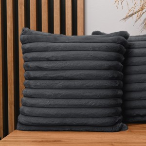 Dekoracyjna poszewka na poduszkę 45x45 cm w kolorze grafitowym z imitacji futra z przeszyciami