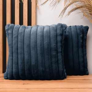 Dekoracyjna poszewka na poduszkę 35x35 cm w kolorze granatowym z imitacji futra z przeszyciami