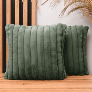 Dekoracyjna poszewka na poduszkę 35x35 cm w kolorze zielonym z imitacji futra z przeszyciami