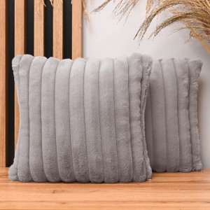 Dekoracyjna poszewka na poduszkę 35x35 cm w kolorze gołebim z imitacji futra z przeszyciami