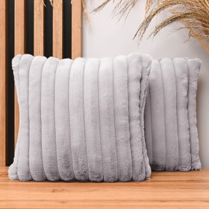 Dekoracyjna poszewka na poduszkę 35x35 cm w kolorze siwym z imitacji futra z przeszyciami