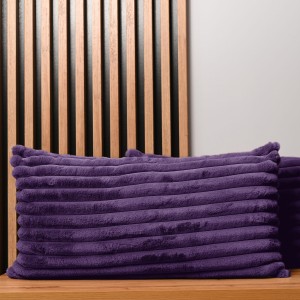 Dekoracyjna poszewka na poduszkę 40x80 cm w kolorze fioletowym z imitacji futra z przeszyciami