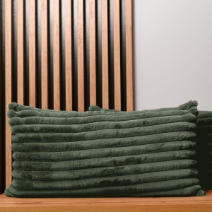 Dekoracyjna poszewka na poduszkę 40x80 cm w kolorze zielonym z imitacji futra z przeszyciami