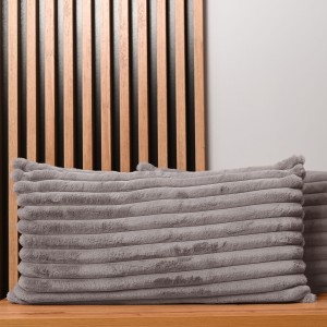 Dekoracyjna poszewka na poduszkę 40x80 cm w kolorze gołębim z imitacji futra z przeszyciami