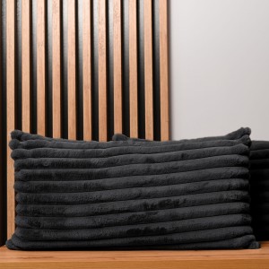 Dekoracyjna poszewka na poduszkę 40x80 cm w kolorze antracytowym z imitacji futra z przeszyciami